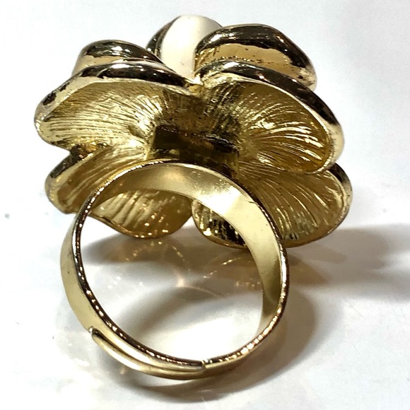 Enamel Flower Bud Cocktail Ring Cream & Gold - Picture 3 of 5